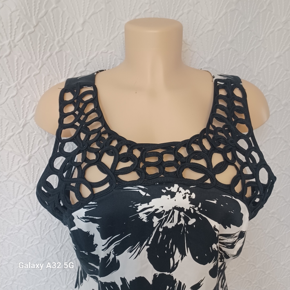 Julian Taylor Women  Size 14 Black and White Floral Midi Dress - Picture 5 of 12